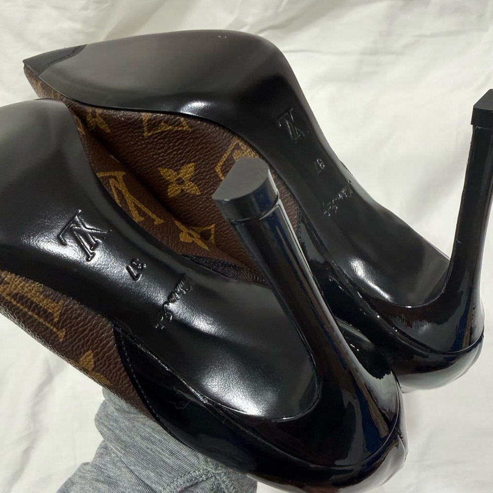 Louis Vuitton Cherie Pump - Picture 6 of 8